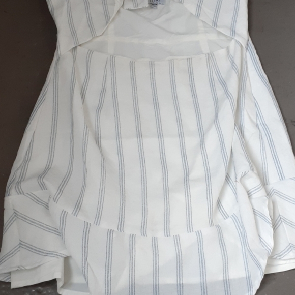 Top - Picture 2 of 4